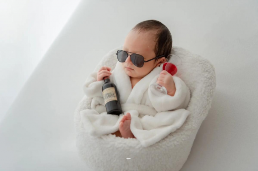 老河口满月宝宝趴着睡 老河口满月宝宝趴着睡